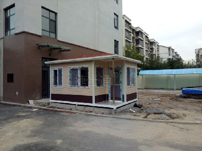 含站臺雕花板崗亭門衛(wèi)亭位于靜海凱通花園附近